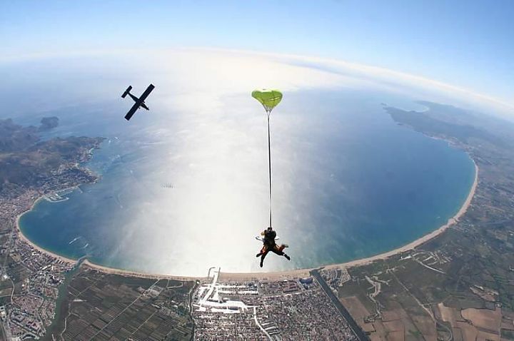 Empuriabrava, una maravillosa zona de salto en paracaídas